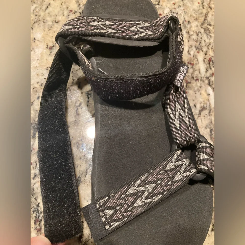 Men's Size 9 Teva Velcro Strap Shock Pad Sandals - Picture 12 of 14